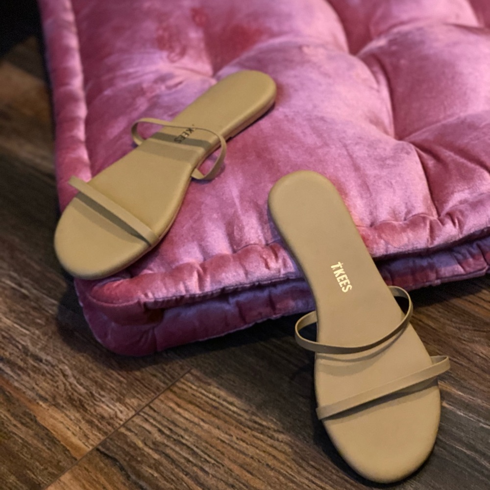 Cute Gemma Tkees sandals!! Great condition